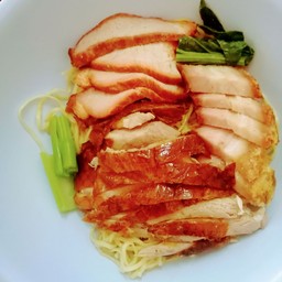 บะหมี่หน้าหมูกรอบพิเศษ