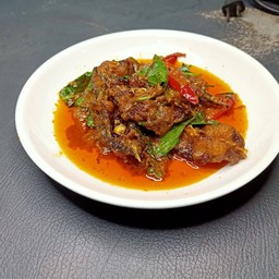 ปลาดุกทะเลทอดผัดเผ็ด