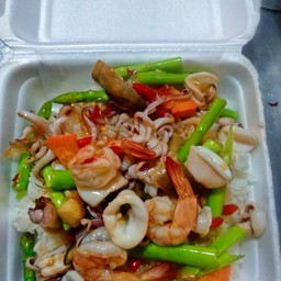 ข้าวราดทะเลหน่อไม้ฝรั่ง