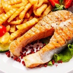 แซลมอน แอนด์ ชิฟส์ Salmon & Chips by Chef Jayler
