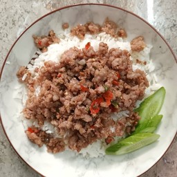 ข้าวราดหมูทอดคั่วพริกเกลือ