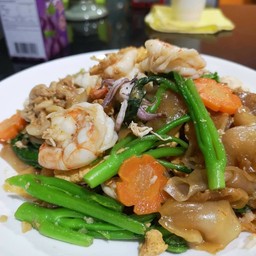 ผัดซีอิ้วทะเลรวม