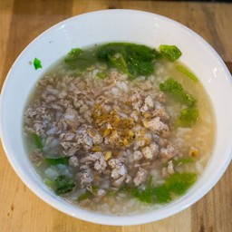 ข้าวต้มทรงเครื่องหมู