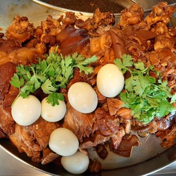 ข้าวขาหมูน้องอุ้มเจ็ดยอด