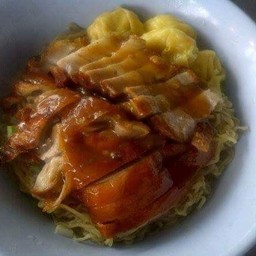 บะหมี่หน้าหมูแดง หมูกรอบพิเศษ