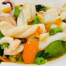 ปลาหมึกผัดพริกเหลือง