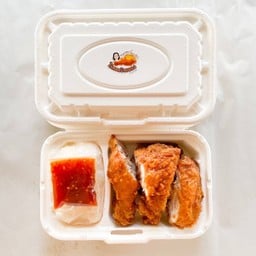 ไก่ทอดป้ายแดง หน้าวัดพระแก้ว