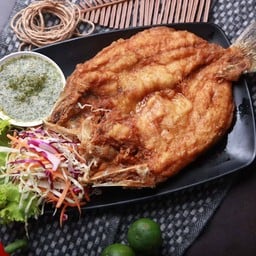 ปลากะพงทอดราดน้ำปลา