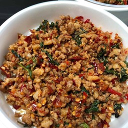 กระเพราหมูสับ