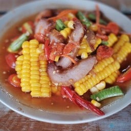 ส้มตำข้าวโพดคอหมูย่าง