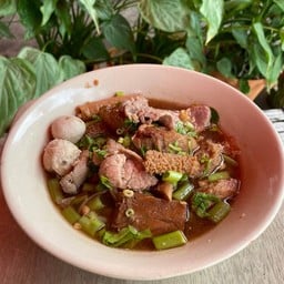 ปัง เตี๋ยวเนื้อ ทางขึ้นด่วนบางพลีสุขสวัสดิ์
