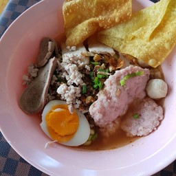 คุณส้มก๋วยเตี๋ยวไก่ตุ๋น