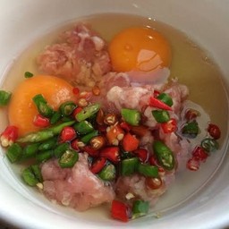 ข้าวไข่เจียวหมูเด้ง+พริกสด