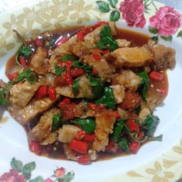 กะเพราหมูกรอบ