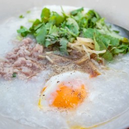 โจ๊กหมูข้าวต้มหมู (ตลาดไนท์ปากช่อง)