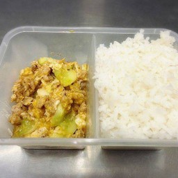 ข้าวราดแตงกวาผัดไข่หมูสับ