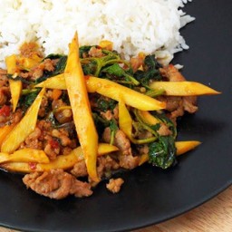 ข้าวหน่อไม้ผัดพริกแกง