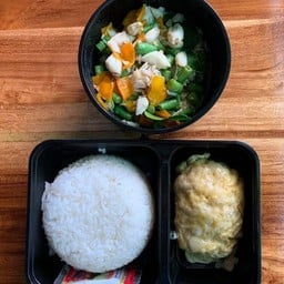 ข้าว+ปูผัดพริกเหลือง+ไข่ฟูปู