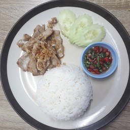 ข้าวหมูทอดกระเทียม