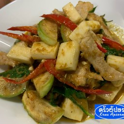 หมูอร่อยผัดพริกกะเหรี่ยง