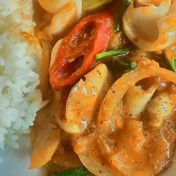 ข้าวปลาหมึกผัดไข่เค็ม