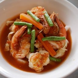 แกงส้มกุ้งสด
