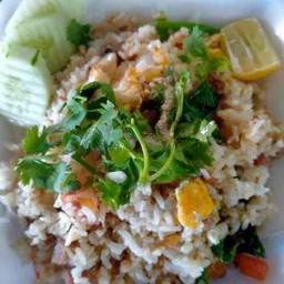 ข้าวผัดเนื้อ