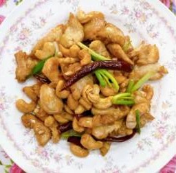 ไก่ผัดเม็ดมะม่วงหิมพานต์