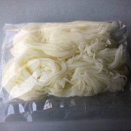 เส้นขนมจีน ขนาด 150 กรัม