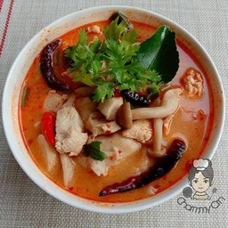 ต้มยำหมูไก่กับข้าว