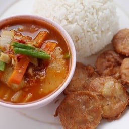 แกงส้มหมูยอทอด