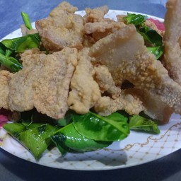 สามชั้นทอดน้ำปลา.