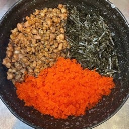ข้าวหน้าหมูสับไข่กุ้งล้น