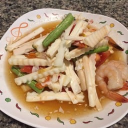 ตำยอดมะพร้าวกุ้งสด