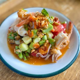 ส้มตำคะน้าก้านแก้ว-กุ้งปลาหมึก