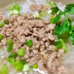 ข้าวต้มหมูเด้งหมูสับ