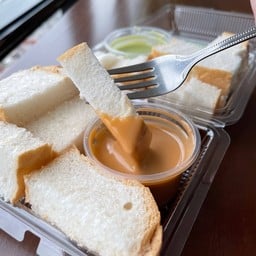 ขนมปังนึ่งสังขยาชาไทย