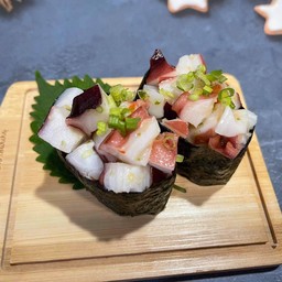 Tako Sushi yum (2คำ)
