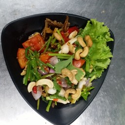 ยำสามกรอบ