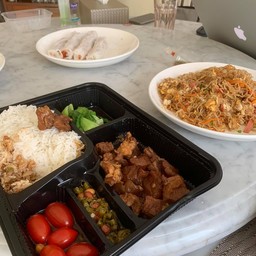 สำหรับคนชอบอาหารจีน ขอแนะนำเนื้อตุ๋นครับ 