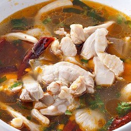 ต้มยําไก่บ้านน้ําใส