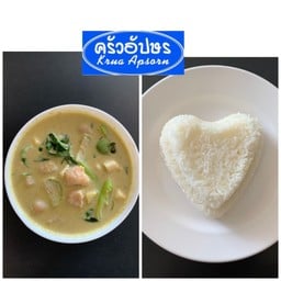ข้าวราดแกงเขียวหวานลูกชิ้นปลากราย