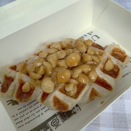 Caramel Macadamia x Croffle