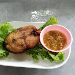 ปลาอินทรีย์ทอดน้ำปลา