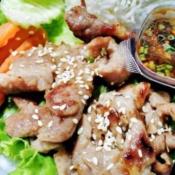 ข้าวหมูย่างจิ้มแจ่ว