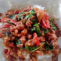 ผัดพริกแกงเนื้อราดข้าว