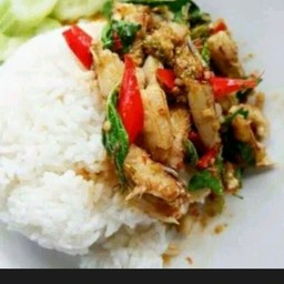 กระเพราปูราดข้าวไม่รวมไข่ดาว