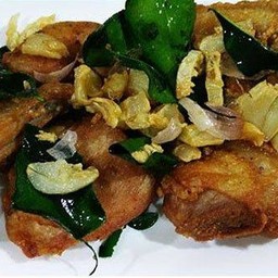 ไก่บ้านทอดเกลือ