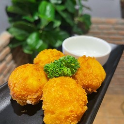ชีสบอล (4 ชิ้น)