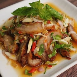 ยำคอหมูย่าง